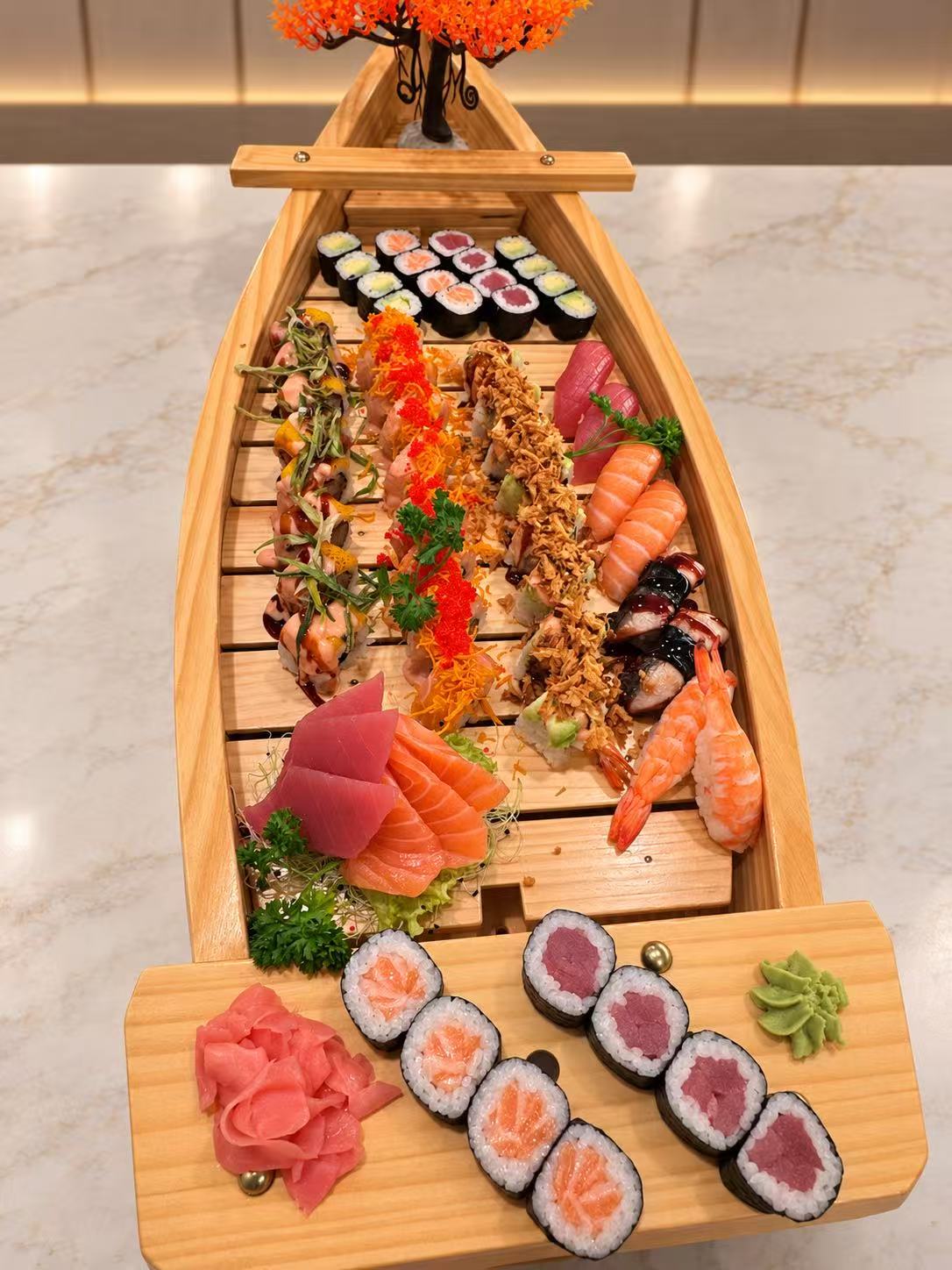 Un assortiment de sushis et rolls de la carte CHISENYA